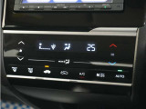 フルオートエアコン搭載!好みの温度に設定するだけで風向・風量を自動調整、いつでも快適な車内環境を保ちます。