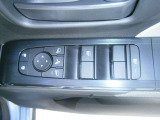 ドアミラーの鏡面の調節、格納は運転席からすべて操作できます!