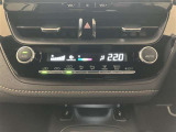 エアコンはオートエアコン付きになります。お好みの温度設定にすれば車内の温度を検知し自動で調整してくれます。暑い日は寒い日は特にオススメです♪