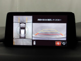 狭い場所での駐車やすれ違いなどでより的確な運転操作に役立つ360&deg;ビューモニターが装備されています。