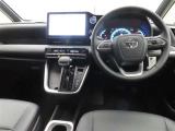 ぜひ展示車の運転席に座ってみてください。