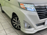 【LEDヘッドライト】悪天候や夜間走行時も良好な視界を確保し安心して運転できる高輝度LEDヘッドライトを装備!点灯速度が早く、消費電力も抑えられています。