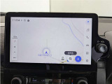 純正ナビを装備。タッチパネル式で使いやすく、お出かけもラクラクです。