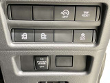 運転席から両側電動スライドドアの開閉ができます