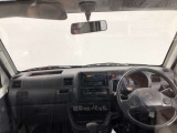 シンプルながら機能性あふれる運転席廻りです。視界性もよく、運転しやすいですよ。