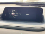 【10.25インチマツダコネクト】車内の雰囲気にマッチした大型ディスプレイ。スマホ接続でのナビ使用やBluetooth再生等、様々な機能が楽しめます。直感的なダイヤル操作が可能で、使い勝手も良好です。