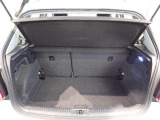 荷室は荷物を隠せるトノカバー付!充分な荷室の広さです!