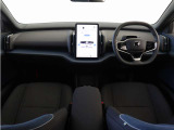 ドライバー・ディスプレイとセンターディスプレイを、12.3インチのタブレットに集約しました。運転操作に必要な情報とよく使う機能のコントロールボタンを、同一画面内にわかりやすく表示させることができます。