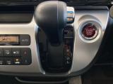 発進時から滑らかに加速する無段階変速のCVTはストップ&ゴーの多い街の中も快適です