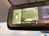 空の上から見下ろすような視点で駐車が出来る「アラウンドビューモニター」がバックミラーに表示されますので、駐車が苦手な方にも心強い味方になってくれるはずです♪