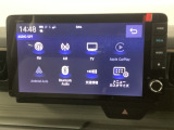 HondaCONNECT対応の便利なナビディスプレー。お持ちのスマートフォンと連携して、ナビやBluetoothでの音楽再生が可能です。デザインはもちろん、操作性も良好です。