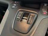 シフトレバーも操作性良く出来ています。運転縞柄ドライブモードを切り替え可能です。