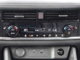 【オートエアコン】運転席と助手席の設定温度をそれぞれ独立して調整できるエアコン独立温度調整機能が搭載されており、後席エアコン吹き出し口も装備しています♪