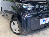 【LEDヘッドライト】悪天候や夜間走行時も良好な視界を確保し安心して運転できる高輝度LEDヘッドライトを装備!点灯速度が早く、消費電力も抑えられています。
