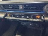 オートエアコンは温度を設定するだけで、自動で風量などを設定してくれます。運転しながら操作も必要ないので、安全性も向上します。