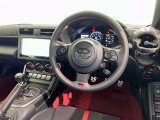 運転席まわりです。 各操作スイッチは使いやすい位置に配置されてます。
