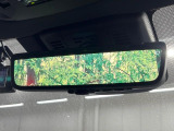 【デジタルインナーミラー】後席の大きな荷物や同乗者で後方が確認しづらい時でも安心!カメラが撮影した車両後方の映像をルームミラー内に表示。クリアな視界で状況の確認が可能です!