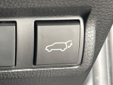 【パワーバックドア】スマートキーや運転席のボタンを押すだけでリアゲートが自動で開閉します!荷物を持っている時や、高い位置にあるバックドアを閉める際に便利な機能です♪