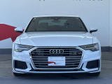 Audiの象徴であるシングルフレームグリルをよりワイドで低くシャープなデザインとすることでワイド&ローのフォルムを協調しています。