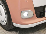 フォグランプ装備 暗い夜道の車両前方を明るく照らします