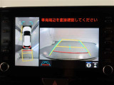 パノラミックビューモニター付きです。車両を上から見たような映像をモニター画面に表示。運転席からの目視では見にくい、車両周辺の状況をリアルタイムでしっかり確認できます。