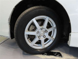 タイヤサイズは、195/65R15です。