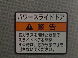 気持ちよく快適にお乗りいただけるように、外装を美しく仕上げるだけでなく内装も細部にいたるまで徹底した清掃・洗浄を実施してお客様にお届けいたします。