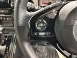 ステアリングにオーディオ操作スイッチが付いています。オーディオ画面に直接タッチしなくても操作が出来ますので、運転に集中できます。