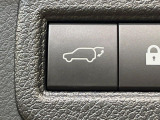 【パワーバックドア】スマートキーや運転席のボタンを押すだけでリアゲートが自動で開閉します!荷物を持っている時や、高い位置にあるバックドアを閉める際に便利な機能です♪