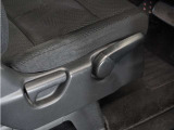 ◆シートハイトアジャスター◆運転席を上下に高さ調節ができます!運転ポジションを体格に合わせてシート調整できます。