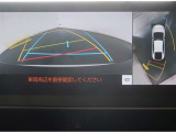 パノラミックビューモニター付きです。車両を上から見た様な映像を画面に表示。運転席からの目視だけでは見にくい、車両周辺の状況をリアルタイムでしっかり確認出来ます。