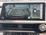【全周囲モニター】フロント+サイド+バックにカメラが装着されています。車庫入れが苦手な方もこれがあれば安心ですね。