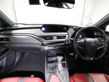 上質で落ち着いた印象のインパネ。視界も広々で運転しやすいです。