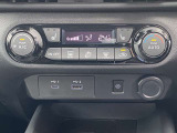オートエアコン搭載車です。風量を自動で調節します。
