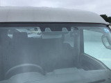 障害物を感知して、衝突の可能性がある場合、運転者へ警告音を発したり、衝突の可能性が高い場合、ブレーキの補助操作を行い、減速して衝突被害を軽減するシステムです。