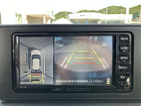 パノラミックビューモニター付きです。車両を上から見たような映像をディスプレイオーディオ画面に表示。運転席からの目視だけでは見にくい、車両周辺の状況をリアルタイムでしっかり確認できます。