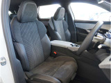 【運転席】目立ったシミや汚れ等もございません。快適なドライブをお楽しみください。
