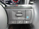 話題の運転支援装置プロパイロットが搭載されてます。アクセル、ブレーキ、ハンドルの操作をクルマがアシストしてくれます。