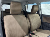 高いホールド性で運転姿勢が安定します。長距離ドライブでも疲れにくいのが魅力です。