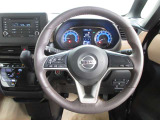 運転が楽しくなる明るく開放的な運転席まわりです。