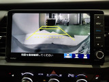 バックも安心のリアカメラ付いています。リアカメラがあると、いつでも安全にバックできますね。死角も減ります。3ビュー切り替え、ガイド線表示なので便利です。