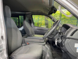 運転席シート廻りは使用感も少なく、良好な状態となっています。前オーナー様が丁寧に使っていたことがよくわかりますね。