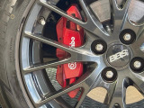 【ブレンボ製キャリパー】ハイパワー車両には強力なブレーキが必須!世界のスーパーカーにも採用されるイタリアの高級メーカー「ブレンボ」を装着!色鮮やかなキャリパーがスポーティな印象を引き立てます♪