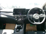 操作しやすい運転席廻り!操作パネルも使いやすい!!ドライブが楽しくなります!