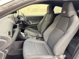 トヨタ中古車「まるごとクリーニング」施工済。外装はもちろん内装はシートを外して見えない所まで徹底洗浄しています。