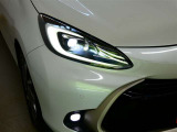LEDヘッドライトです。デザイン性がよくとても明るいので、夜間の走行や悪天候でも安心です。しかも長寿命!