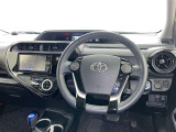 運転席まわりです。 各操作スイッチは使いやすい位置に配置されてます。