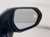 ウインカーミラーにはBSM(ブラインドスポットモニター)を搭載。隣を走る車両が死角に入るとLEDインジケーターを点灯。また、ウィンカーを出すとインジケーターも光って点滅!注意を促してくれます