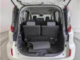 とても広々、大きな開口部の荷室スペースですね。 開口部広々だから、大きな荷物も楽々収納出来ちゃいますね。 荷物スペースは広いほうがいいですよね。