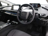 視線を前方に誘導する、トップマウントメーターを起点とし、安全確認がしやすく、運転に集中できる構成に。最大限走りの良さを楽しむことができます。